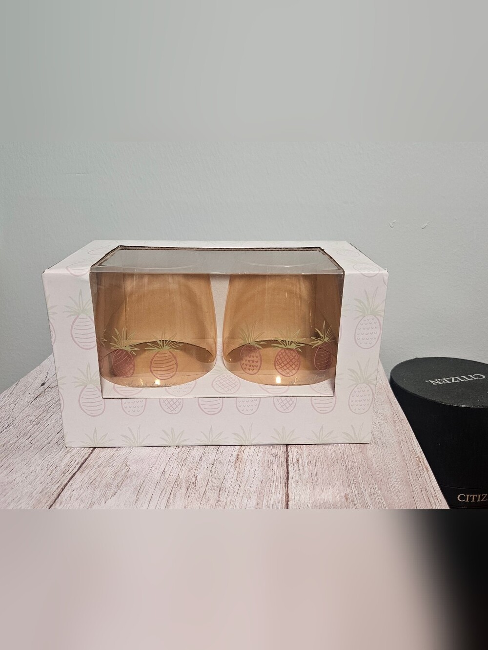 Pineapple Accent Stemless Wine Glasses - Gold Pineapple Design